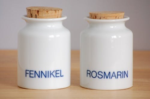 デンマークで見つけた陶器のスパイスポット２個セット（ホワイト