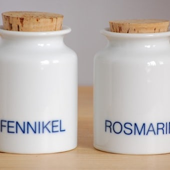デンマークで見つけた陶器のスパイスポット２個セット（ホワイト）の商品写真