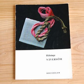 スウェーデンで見つけた古い本/刺繍の本の商品写真