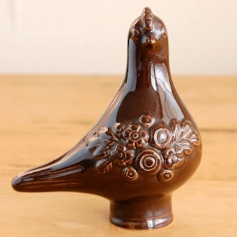 Rosa Ljungデザイン/陶器のニワトリのオブジェ（ダークブラウン）の商品写真