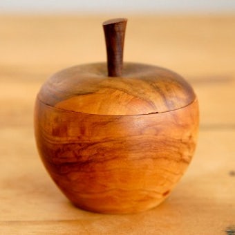 スウェーデンで見つけた木製のリンゴ型キャニスターの商品写真