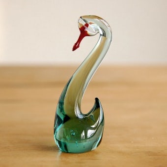 スウェーデンで見つけたガラスの白鳥のオブジェ（M）の商品写真