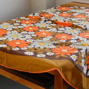 スウェーデンで見つけた花柄のテーブルクロス(ラウンド)の商品写真