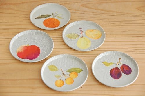 デンマークで見つけたブリキのコースター小５枚セット（果実）の商品写真