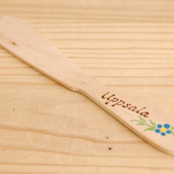 スウェーデンで見つけた木製のバターナイフの商品写真