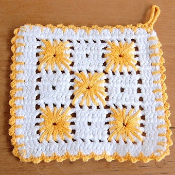 スウェーデンで見つけた手編みのポットマット（オレンジ×ホワイト）の商品写真