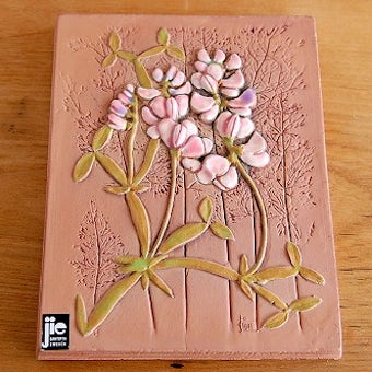 スウェーデン/JIE釜/陶板の壁掛け（ピンクパープルの小さなお花）の商品写真