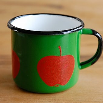 デンマークで見つけたホーロー製マグカップ（リンゴ）の商品写真