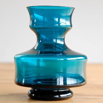 デンマークで見つけた色合いが美しいガラスの花瓶の商品写真