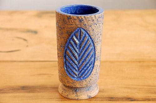 スウェーデン製/LAHOLM/陶器の花瓶（葉っぱ模様） - 北欧、暮らしの道具店
