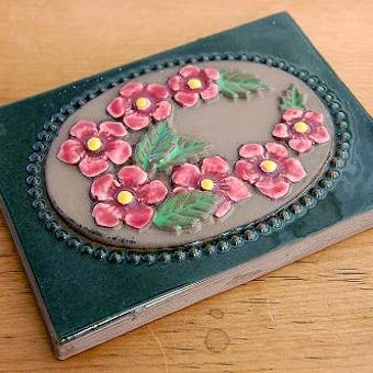 スウェーデン/JIE釜/陶板の壁掛け（ピンク色のお花）の商品写真