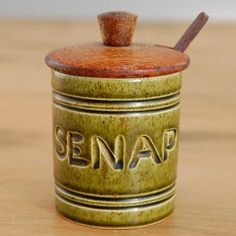 スウェーデンで見つけた陶器のマスタードポット（木蓋＆木ヘラ付き）の商品写真