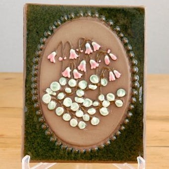 スウェーデン/JIE釜/陶板の壁掛け（ピンク色の小花）の商品写真