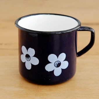 デンマークで見つけたホーロー製マグカップ（ブルー・花柄）の商品写真