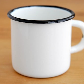 デンマークで見つけたホーロー製マグカップ（ホワイト）の商品写真
