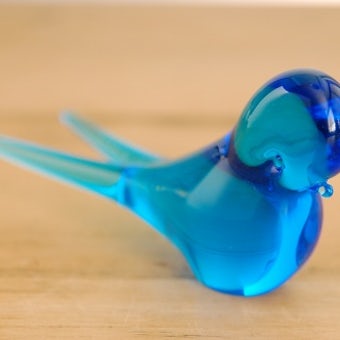 スウェーデンで見つけたカラスの小鳥オブジェ（ブルー）の商品写真