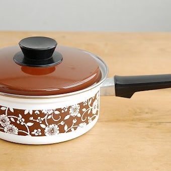 デンマークで見つけたホーロー片手鍋（ブラウン・花柄）の商品写真