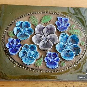スウェーデン/JIE釜/陶板の壁掛け（ブルーのお花）の商品写真