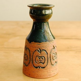 スウェーデンで見つけた陶器の花瓶（りんご柄）の商品写真