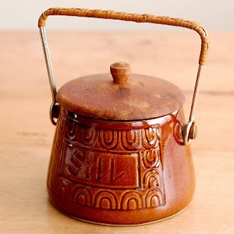 スウェーデンで見つけた持ち手＆木蓋付き陶器のポット（ニシン）の商品写真