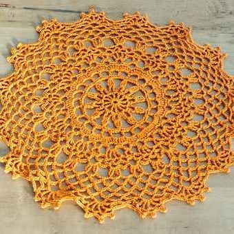 スウェーデンで見つけた手編みドイリー（オレンジ）の商品写真