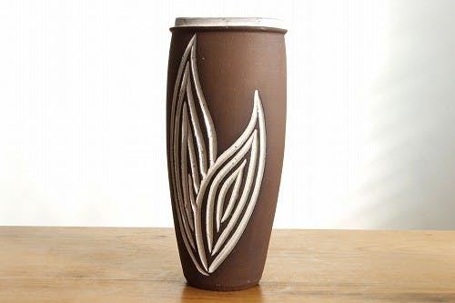 スウェーデンで見つけた陶器の花瓶（葉っぱ模様） - 北欧