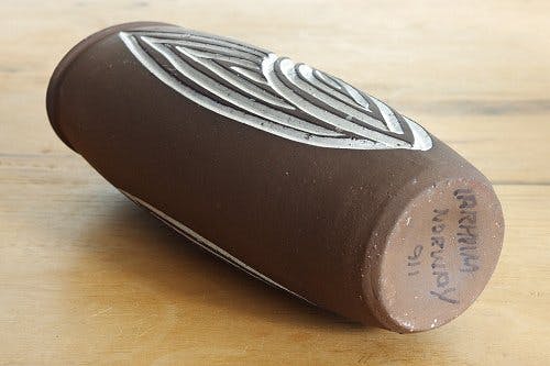 葉模様の陶器花瓶 葉模様の陶器花瓶