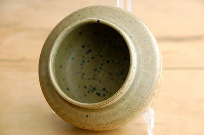 スウェーデンで見つけた陶器の花瓶(壺) - 北欧、暮らしの道具店 スウェーデンで見つけた陶器の花瓶(壺) - 北欧、暮らしの道具店