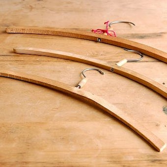 スウェーデンで見つけた古い木製ハンガー3個セットの商品写真