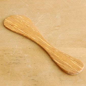 スウェーデンで見つけた木製バターナイフの商品写真