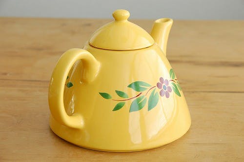 イタリア　美品　イタリア製　陶器　明るいイエローと飾りが印象的で可愛らしい MIKASA オールドミカサ countryfashions stonewear ライト