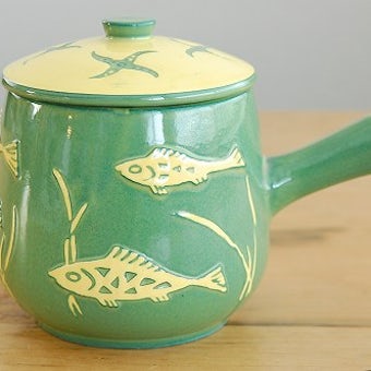 デンマークで見つけた陶器のソースパン（お魚とヒトデ）の商品写真