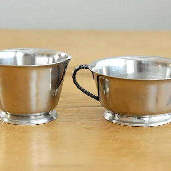 デンマークで見つけたステンレス製シュガーボウル クリーマーセット 樹脂の持ち手 北欧 暮らしの道具店 デンマークで見つけたステンレス製シュガーボウル クリーマーセット 樹脂の持ち手 北欧 暮らしの道具店