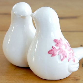 Rosa Ljungデザイン/陶器の小鳥オブジェ（２羽・ピンク）の商品写真