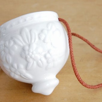 スウェーデンで見つけた陶器の小物入れ（ハンギング式）の商品写真