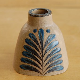スウェーデンで見つけた陶器のキャンドルスタンド（ブルーの葉っぱ模様）の商品写真