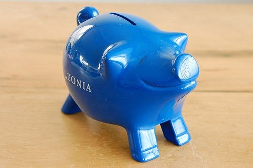 デンマークで見つけたプラスティック製のブタの貯金箱（オブジェ