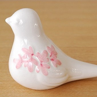 スウェーデンで見つけた陶器の小鳥オブジェ（ピンク花模様）の商品写真
