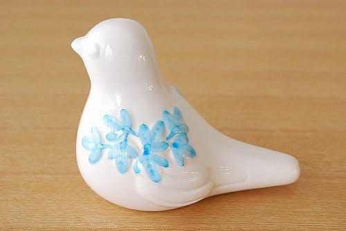 スウェーデンで見つけた陶器の小鳥オブジェ（ブルー花模様） - 北欧 