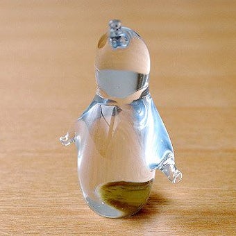 スウェーデンで見つけたガラスのオブジェ（ペンギン）の商品写真