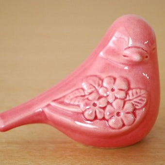 Rosa Ljungデザイン/陶器の小鳥オブジェ（ピンク）の商品写真