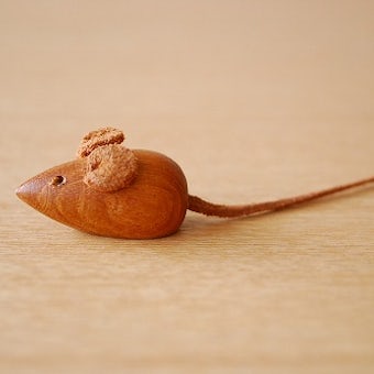 スウェーデンで見つけたチーク材のネズミのオブジェ（小）の商品写真