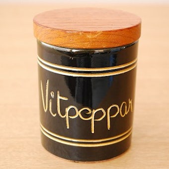 スウェーデンで見つけた木蓋付きスパイスポット/vitpeppar（白胡椒）の商品写真
