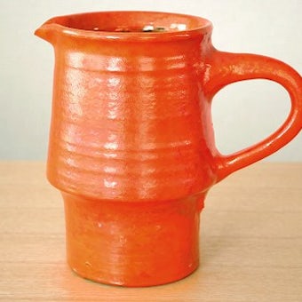 スウェーデンで見つけた陶器のピッチャー（オレンジ）の商品写真