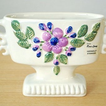 Rosa Ljungデザイン/陶器のトロフィー型の花瓶（薄いグレー）の商品写真