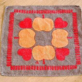 スウェーデンで見つけたセンタークロス(リンゴとハート)の商品写真