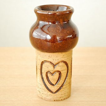 スウェーデン/LAHOLM/陶器の花瓶（ハート柄）の商品写真