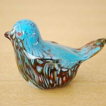 スウェーデンで見つけたガラスの小鳥オブジェ（マーブル模様）の商品写真