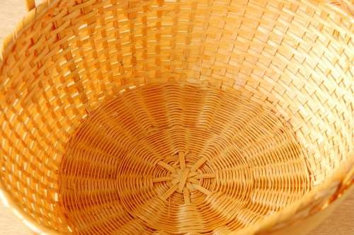 デンマークで見つけたニワトリのモチーフのハンドル付きバスケット（卵