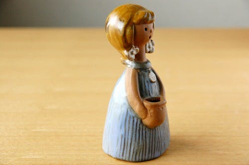 スウェーデンで見つけた陶器の女の子のオブジェ - 北欧、暮らしの道具店